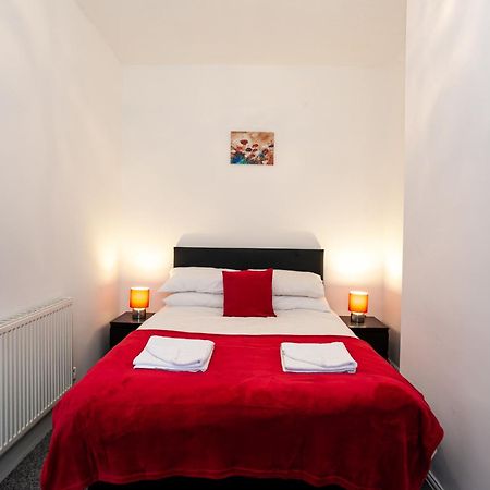 Stay Comfortable-City Centre Location- Sleeps Up To 9 Stoke-on-Trent Bagian luar foto
