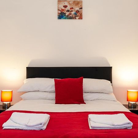 Stay Comfortable-City Centre Location- Sleeps Up To 9 Stoke-on-Trent Bagian luar foto