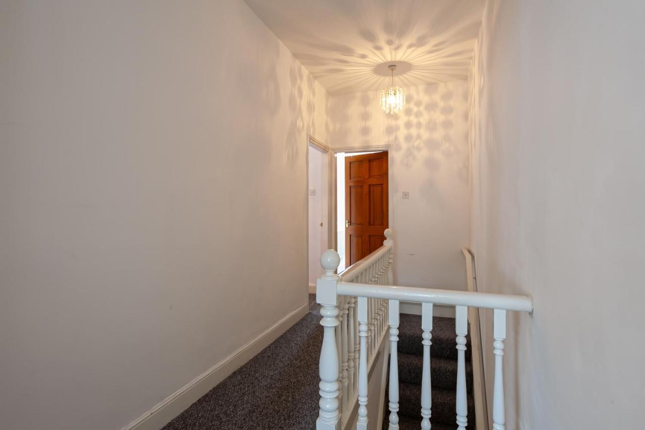 Stay Comfortable-City Centre Location- Sleeps Up To 9 Stoke-on-Trent Bagian luar foto