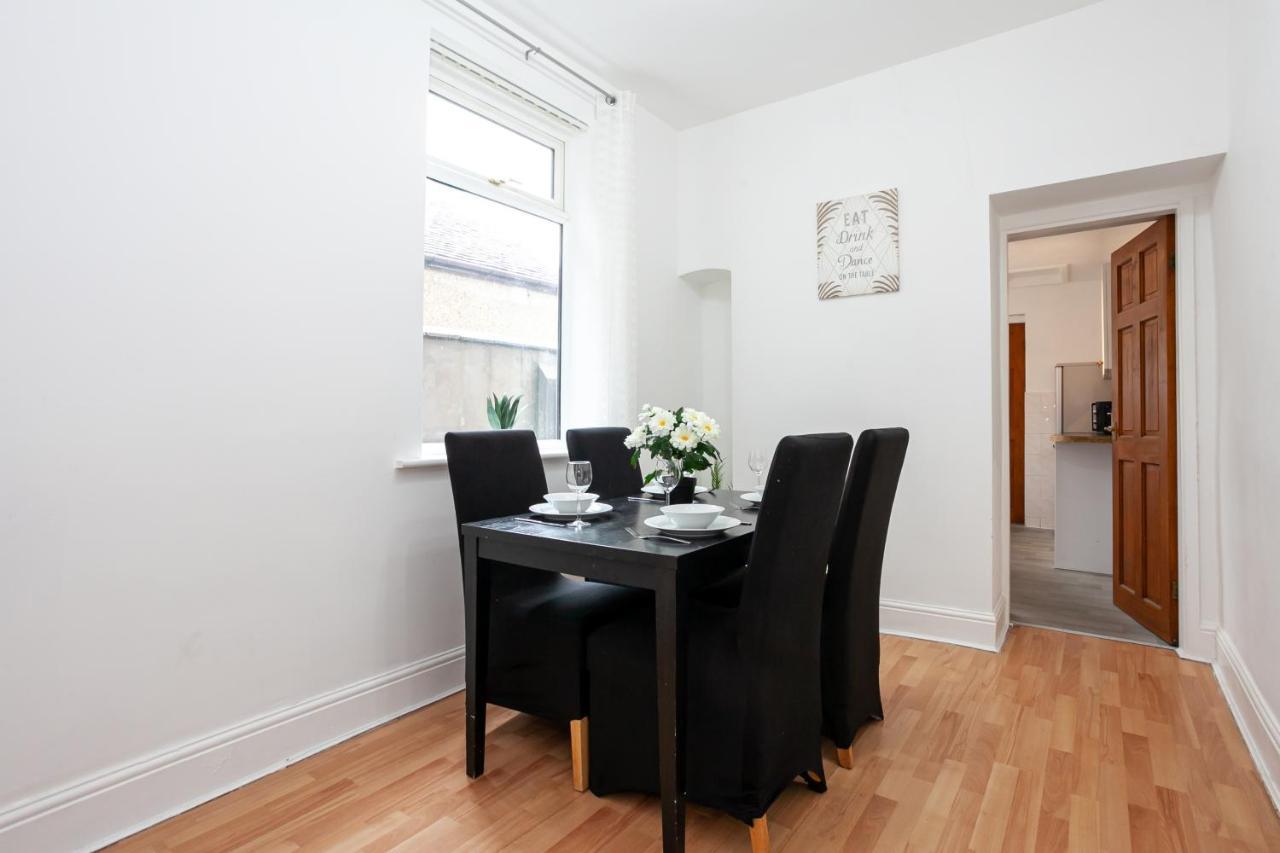 Stay Comfortable-City Centre Location- Sleeps Up To 9 Stoke-on-Trent Bagian luar foto