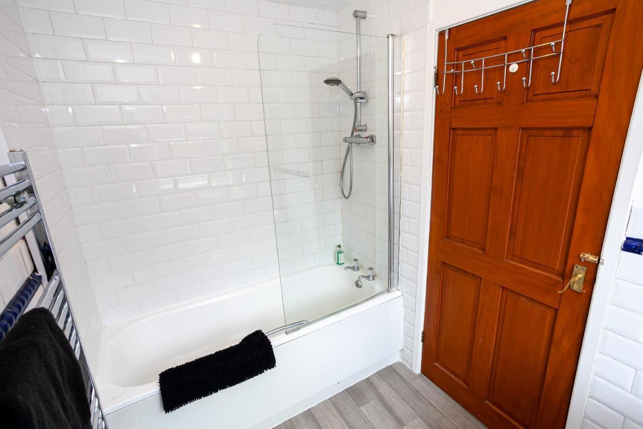 Stay Comfortable-City Centre Location- Sleeps Up To 9 Stoke-on-Trent Bagian luar foto