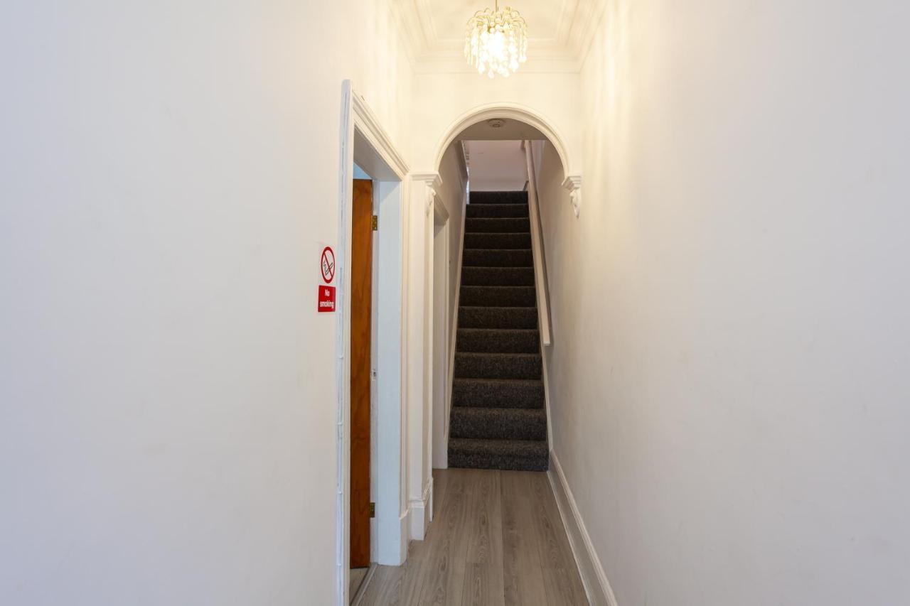 Stay Comfortable-City Centre Location- Sleeps Up To 9 Stoke-on-Trent Bagian luar foto