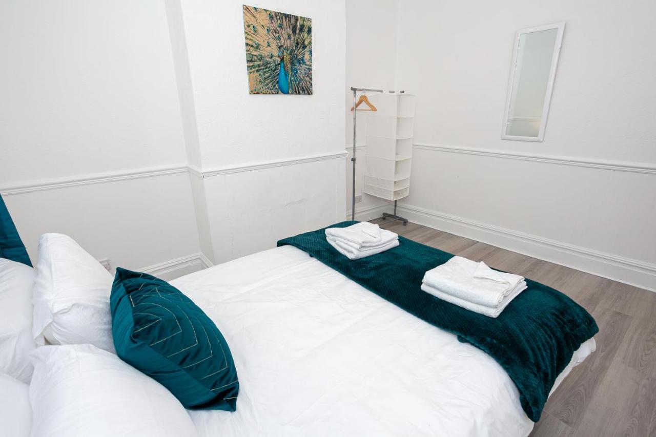 Stay Comfortable-City Centre Location- Sleeps Up To 9 Stoke-on-Trent Bagian luar foto
