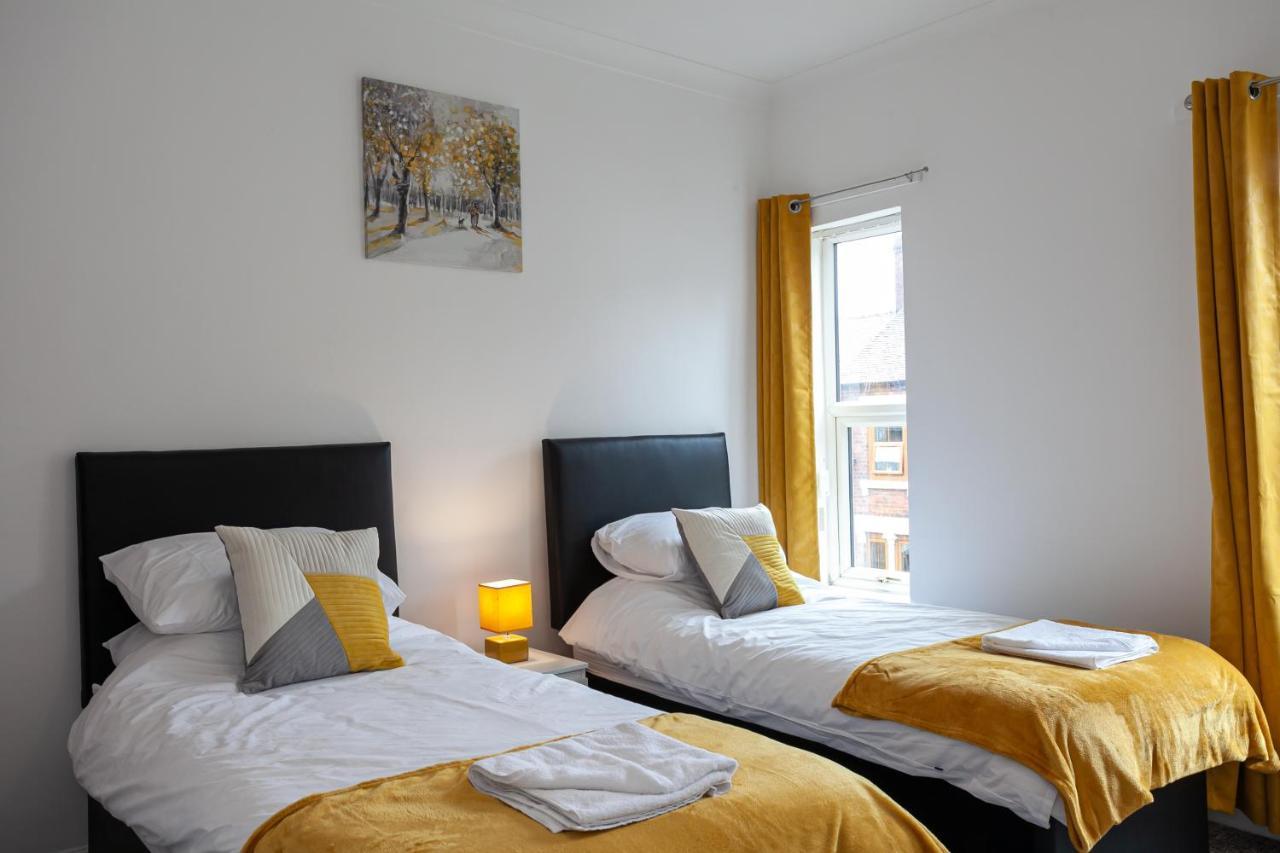 Stay Comfortable-City Centre Location- Sleeps Up To 9 Stoke-on-Trent Bagian luar foto
