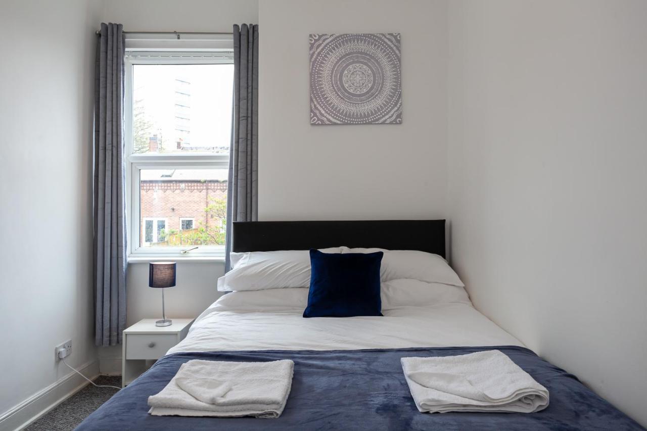 Stay Comfortable-City Centre Location- Sleeps Up To 9 Stoke-on-Trent Bagian luar foto