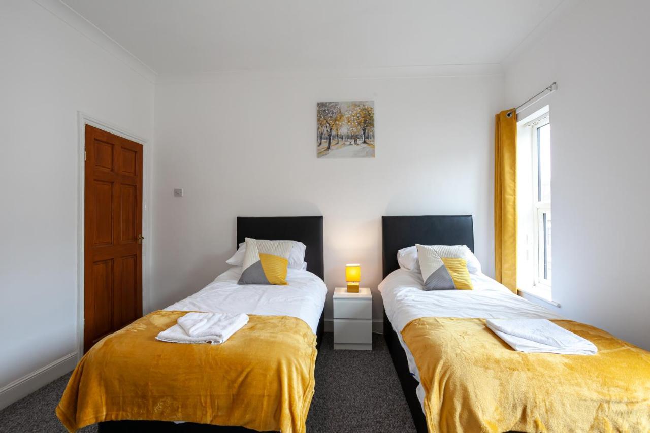 Stay Comfortable-City Centre Location- Sleeps Up To 9 Stoke-on-Trent Bagian luar foto