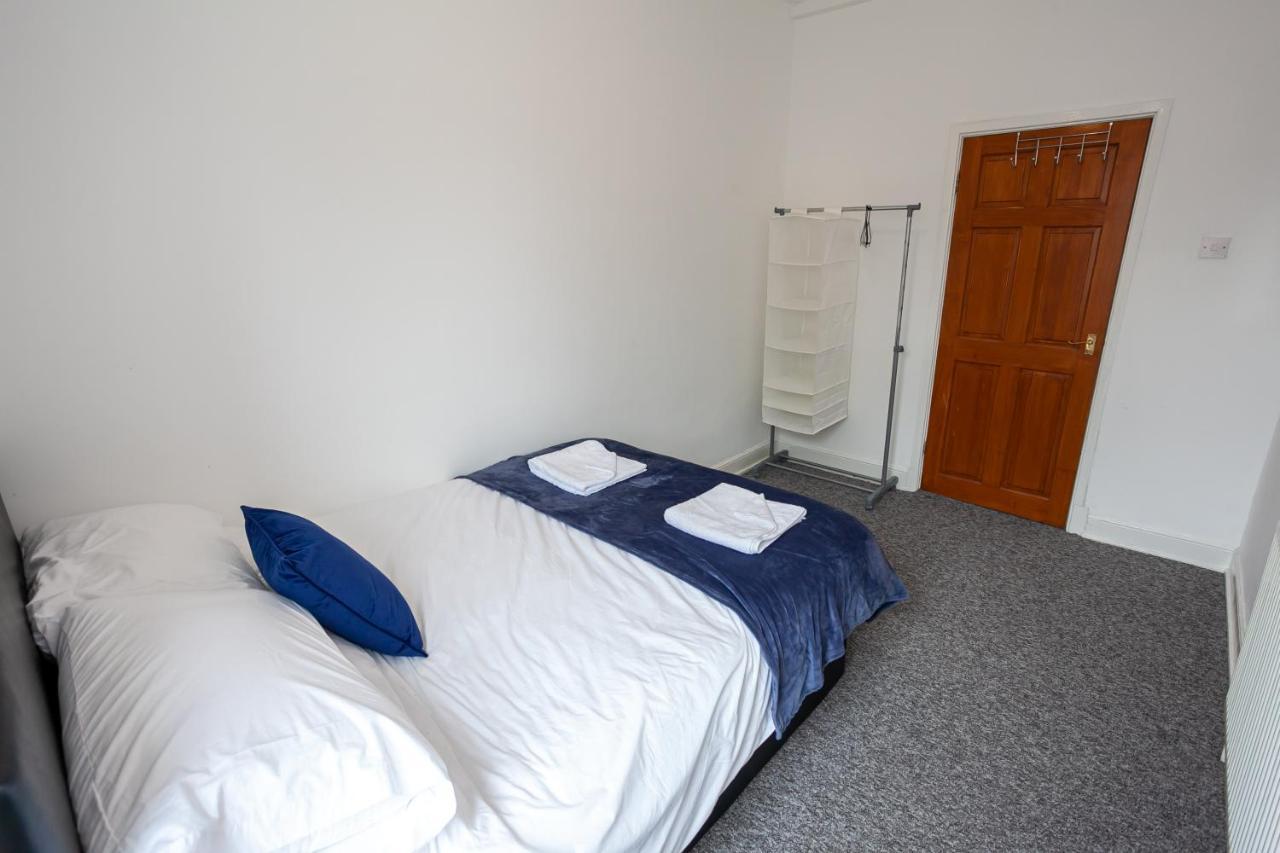 Stay Comfortable-City Centre Location- Sleeps Up To 9 Stoke-on-Trent Bagian luar foto
