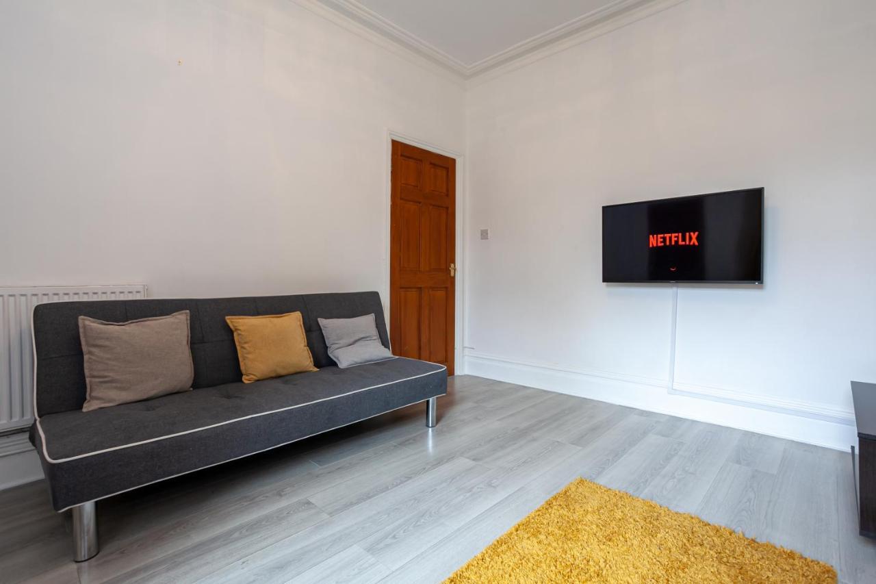 Stay Comfortable-City Centre Location- Sleeps Up To 9 Stoke-on-Trent Bagian luar foto