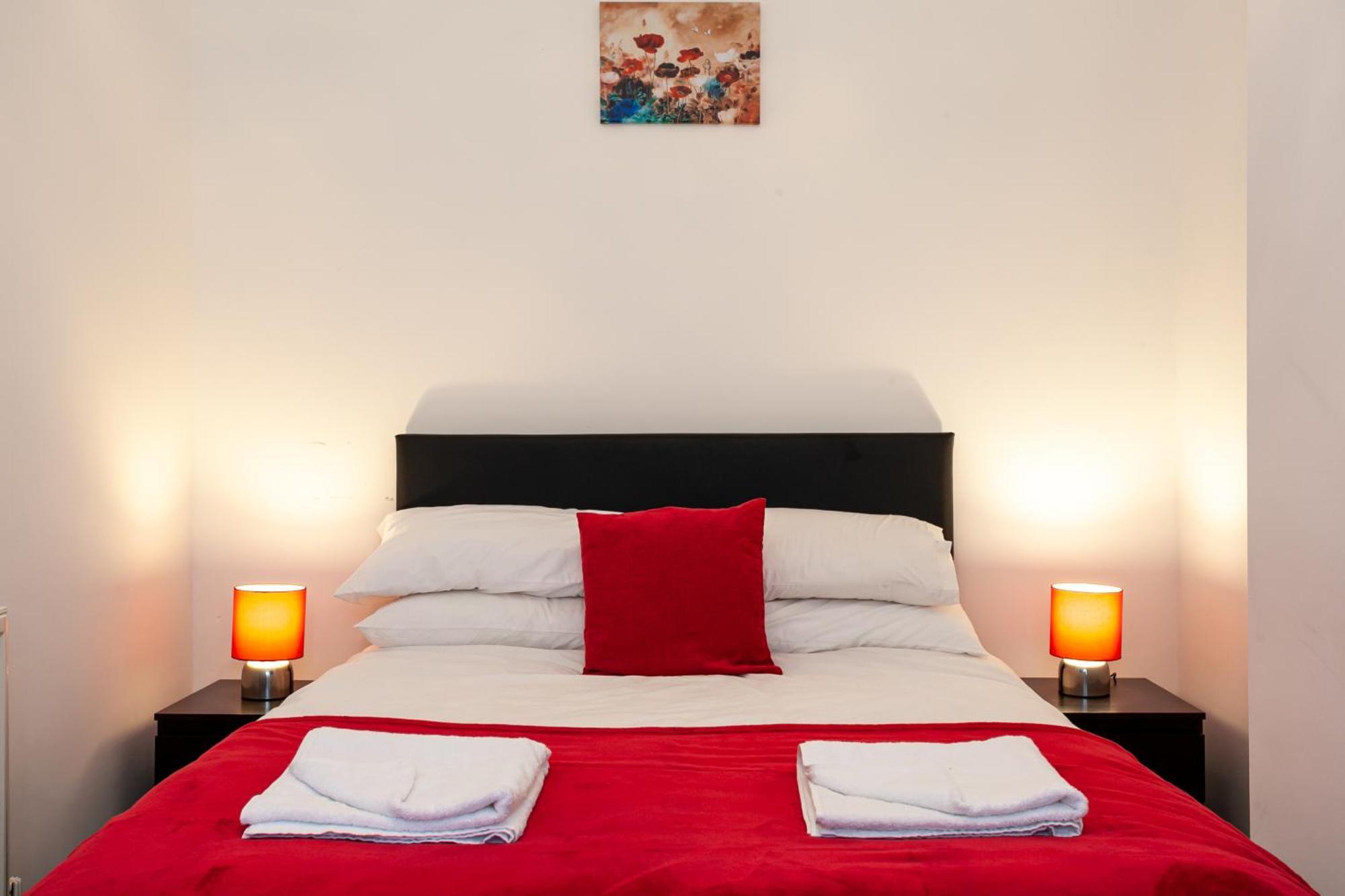 Stay Comfortable-City Centre Location- Sleeps Up To 9 Stoke-on-Trent Bagian luar foto