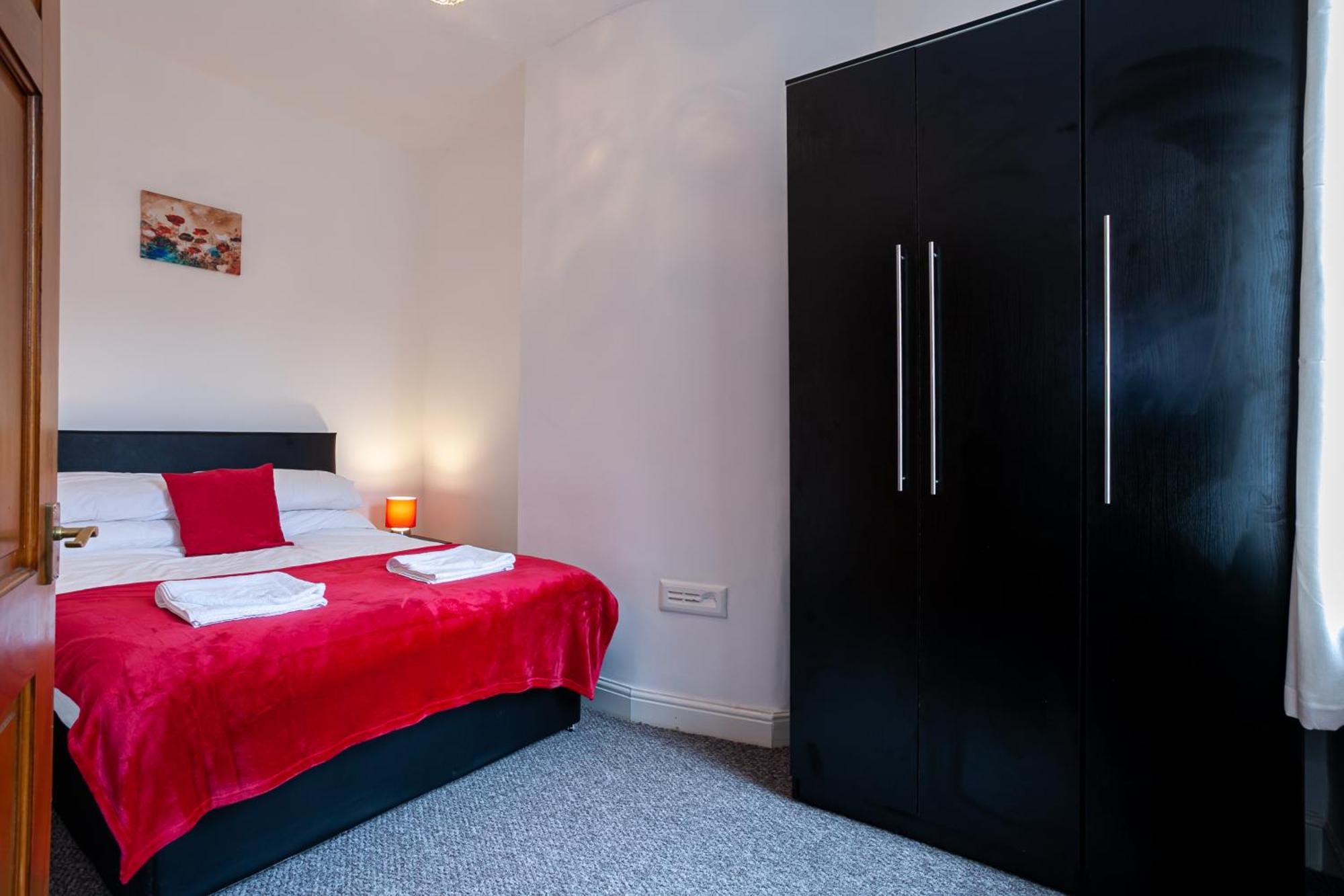 Stay Comfortable-City Centre Location- Sleeps Up To 9 Stoke-on-Trent Bagian luar foto